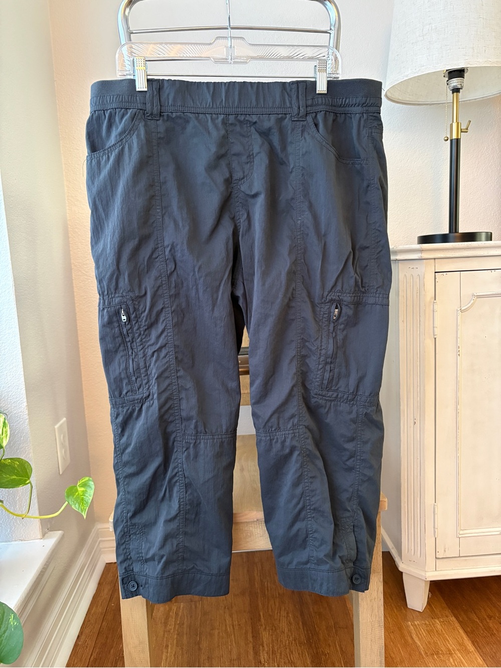 Women’s Westbound Black Cargo Capri Pants The Parachute Crop 14W